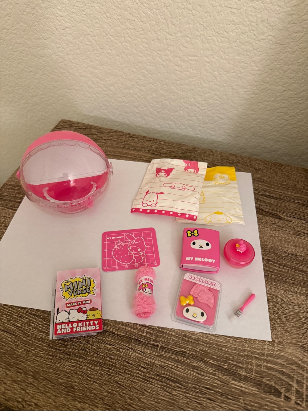 Miniverse Make It Mini HELLO KITTY & 
FRIENDS SERIES 3~ My Melody
Journal